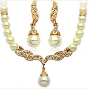 Pearl and Rhinestone Necklace Set